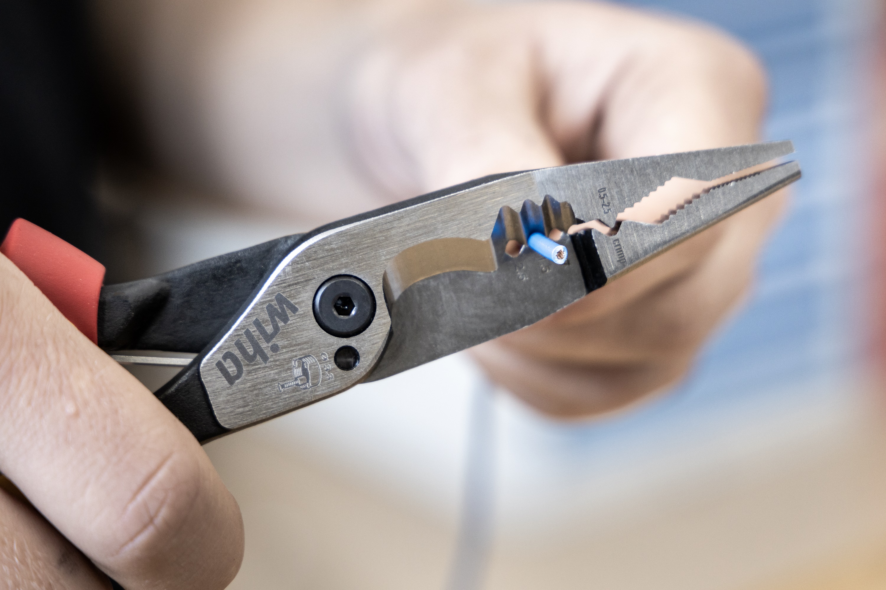 The 8in1 multifunction and installation pliers